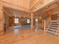 14_Wide-and-gracious-staircase